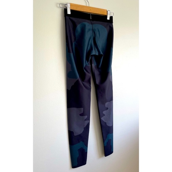 Ultracor -Ultra-Silk Knockout Leggings in Camo Tech - Picture 4 of 8